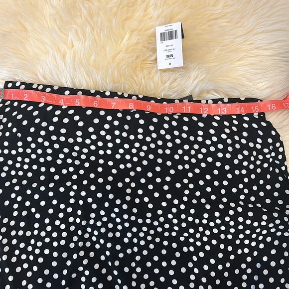 Suzy Shier Polka Dot Black & White Midi Skirt NWT With Back Zip size Medium - Picture 7 of 7